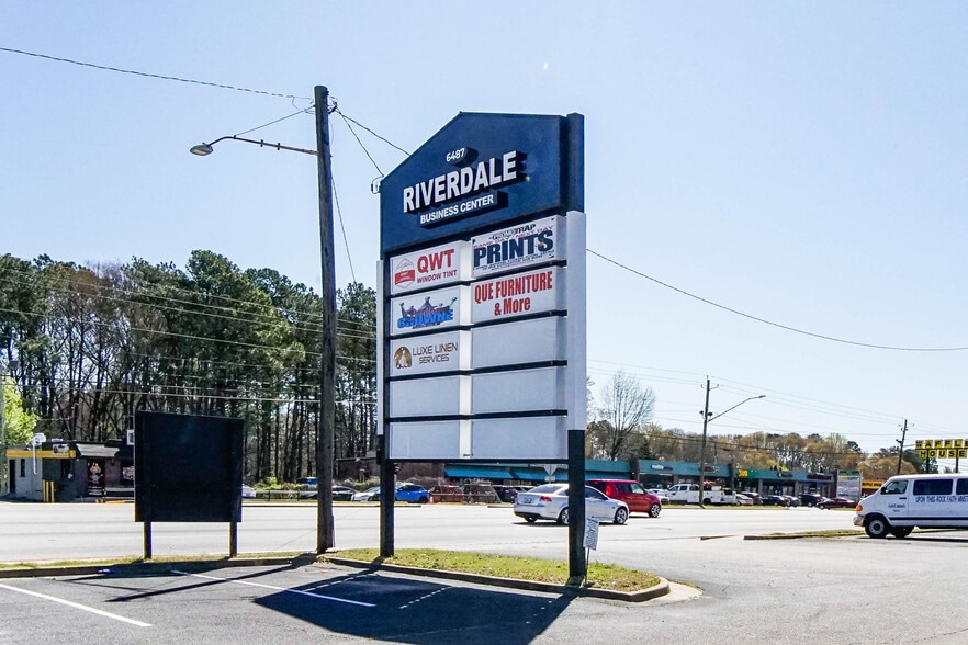 6487 Riverdale Rd, Riverdale, GA à louer - Photo principale – Image 1 sur 9