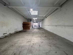 32-36 Greenpoint Ave, Long Island City, NY à louer Photo de l’immeuble– Image 2 sur 4