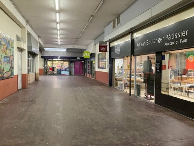 Plus de détails pour Local commercial à vendre