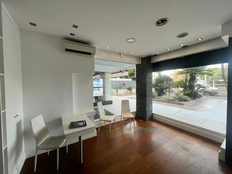 94 Boulevard De La Croisette, Cannes à louer - Photo de l’immeuble – Image 3 sur 13
