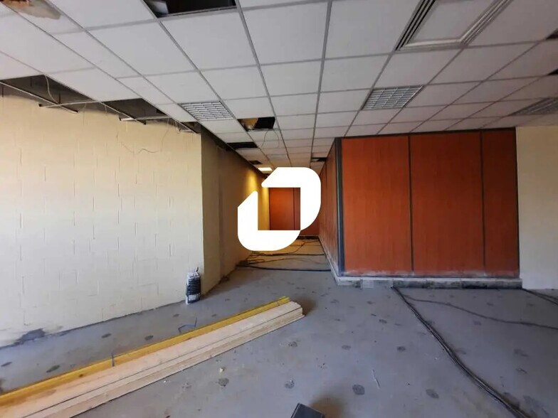Local d’activités dans Massy à louer - Photo de l’immeuble – Image 2 sur 10