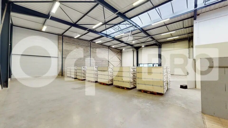 Local commercial dans Neuville-sur-Saône à louer - Photo de l’immeuble – Image 2 sur 6
