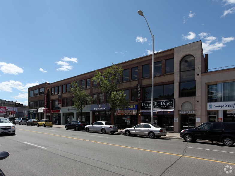 2026-2040 Yonge St, Toronto, ON à louer - Photo de l’immeuble – Image 2 sur 5