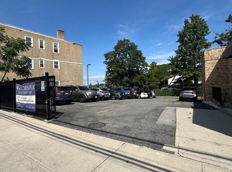 157 Lockwood Ave, Yonkers, NY à vendre - Photo de l’immeuble – Image 2 sur 5
