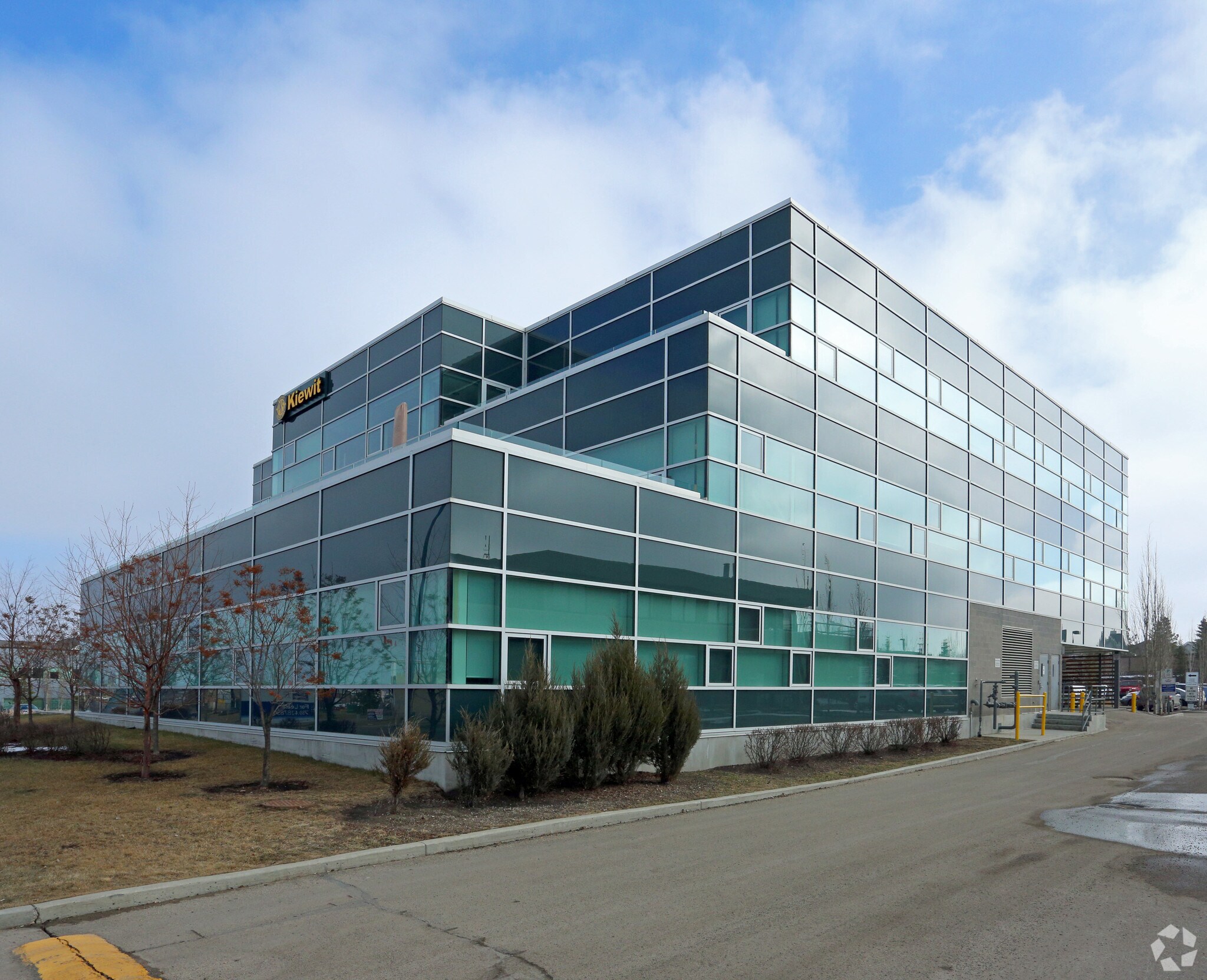 1259 91st St SW, Edmonton, AB à louer Photo de l’immeuble– Image 1 sur 7
