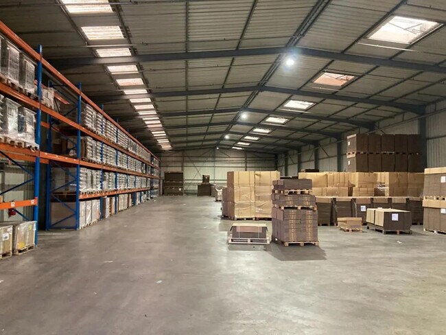Plus de détails pour Industriel/Logistique à louer