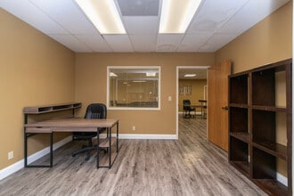 8320 N Oak Tfwy, Kansas City, MO à louer Photo intérieure– Image 2 sur 12