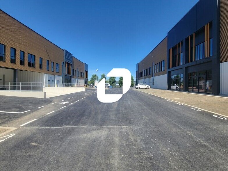 Local d’activités dans Wissous à louer - Photo de l’immeuble – Image 2 sur 17