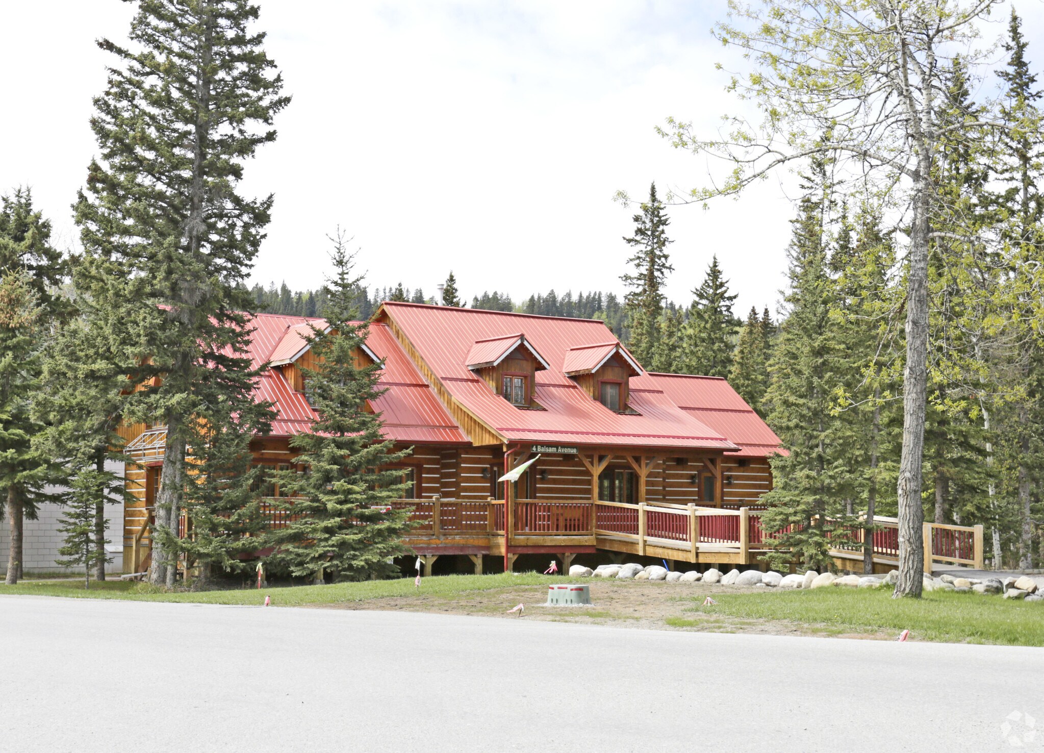 23 Burnside Dr, Rocky View Co, AB à louer Photo principale– Image 1 sur 4