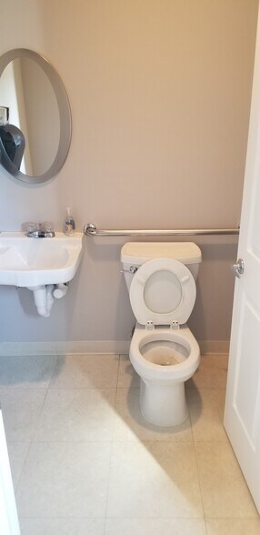 519 SW 3rd St, Lee's Summit, MO à louer - Photo de l’immeuble – Image 2 sur 13