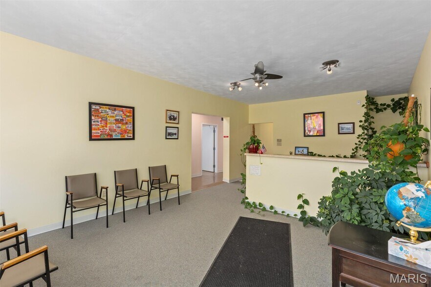 111 W Kirkham St, Litchfield, IL à vendre - Photo de l’immeuble – Image 3 sur 28