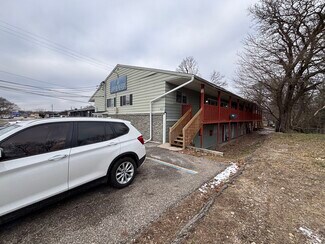 Plus de détails pour 645 E Jolly Rd, Lansing, MI - Logement à vendre