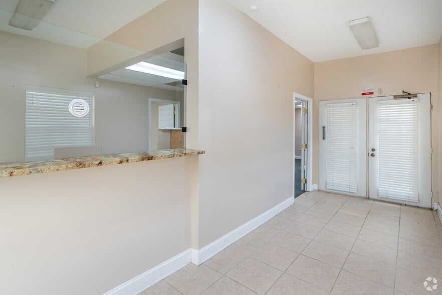 1684 N Belcher Rd, Clearwater, FL à louer - Photo intérieure – Image 2 sur 12