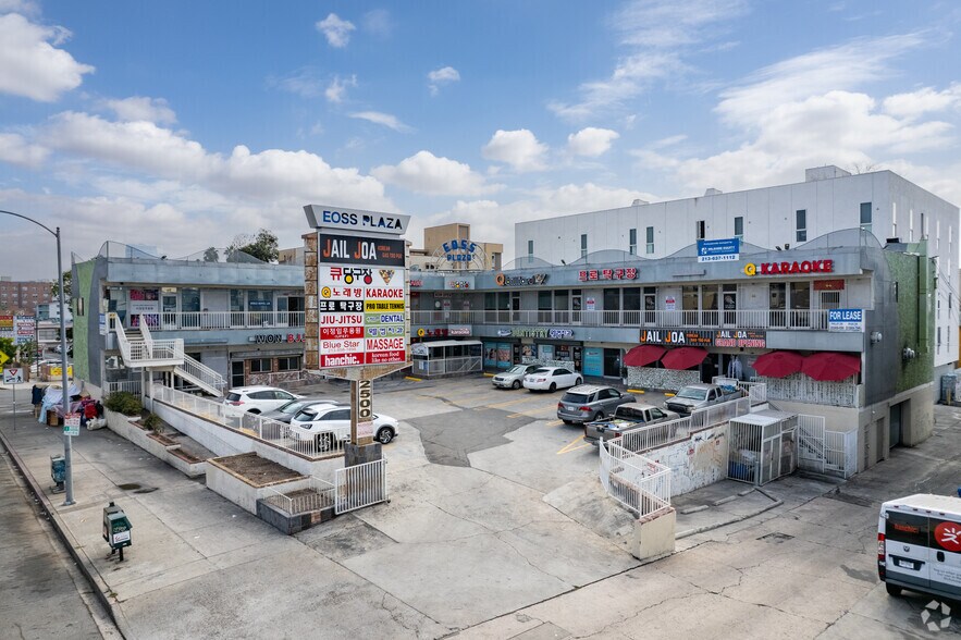 2500 W 8th St, Los Angeles, CA à louer - Photo de l’immeuble – Image 1 sur 5