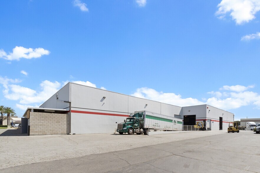 330 W Taft Ave, Orange, CA à vendre - Photo de l’immeuble – Image 3 sur 8