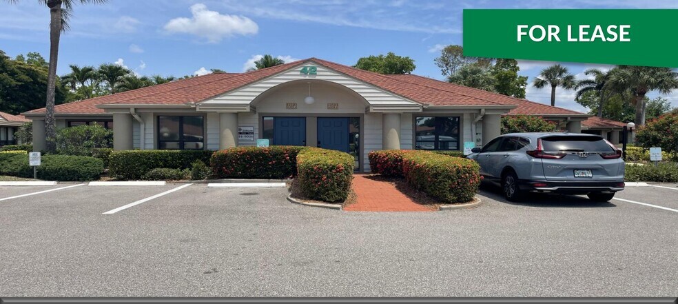 12520 World Plaza Ln, Fort Myers, FL à louer - Photo de l’immeuble – Image 2 sur 23