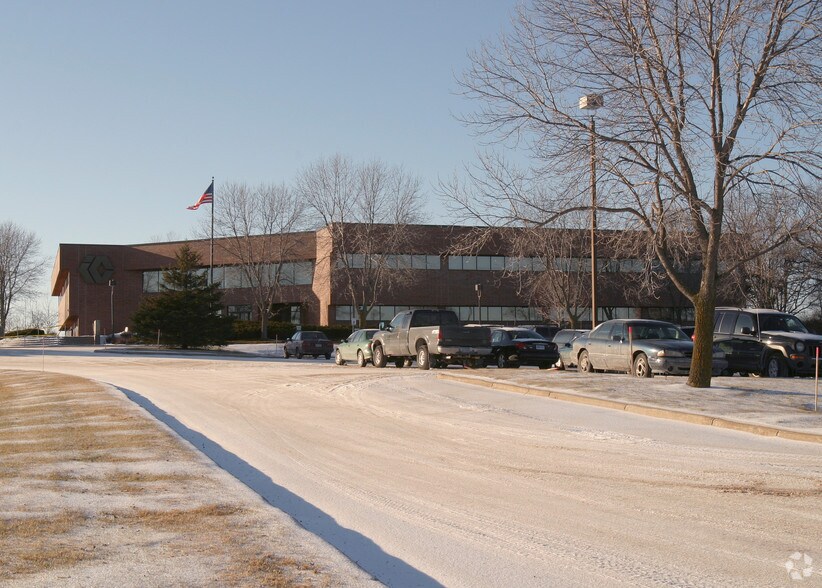 444 E Highway 96, Vadnais Heights, MN à louer - Photo de l’immeuble – Image 2 sur 3