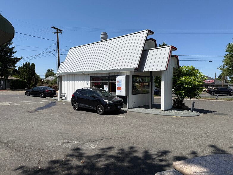 1605 W Main St, Medford, OR à vendre - Photo de l’immeuble – Image 2 sur 8