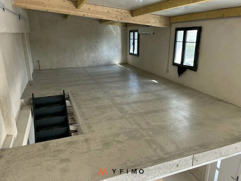 Local d'activités dans Les Mureaux à vendre - Photo de l’immeuble – Image 2 sur 10