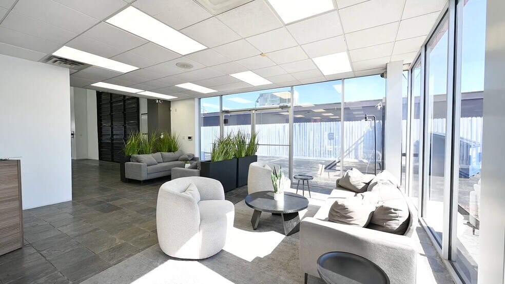 5712 Southwest Fwy, Houston, TX à louer - Vidéo sur l’annonce professionnelle – Image 2 sur 71