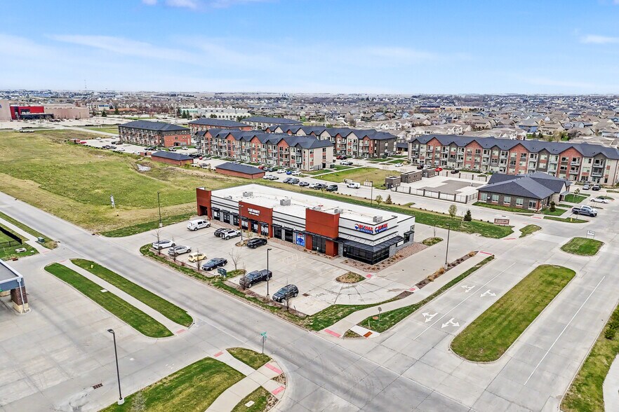 653 NE Venture Dr, Waukee, IA à louer - Photo de l’immeuble – Image 2 sur 4