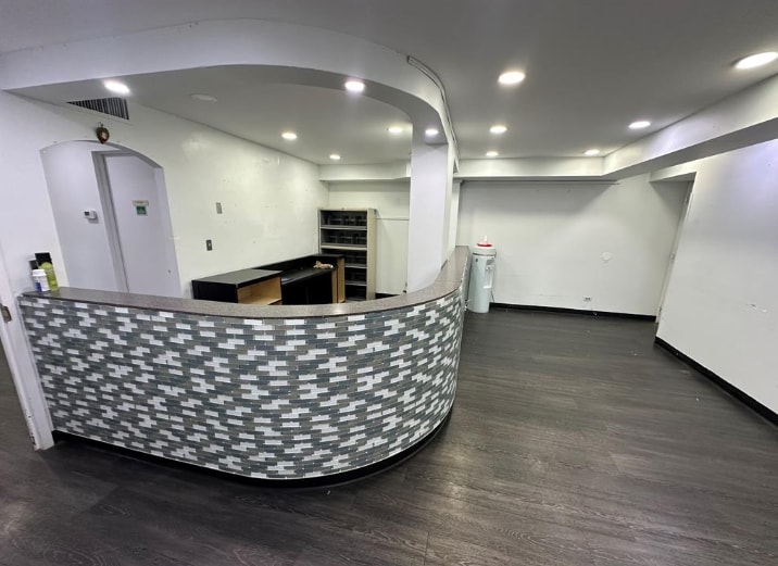 711A-711D Seagirt Ave, Far Rockaway, NY à louer Photo intérieure– Image 1 sur 2