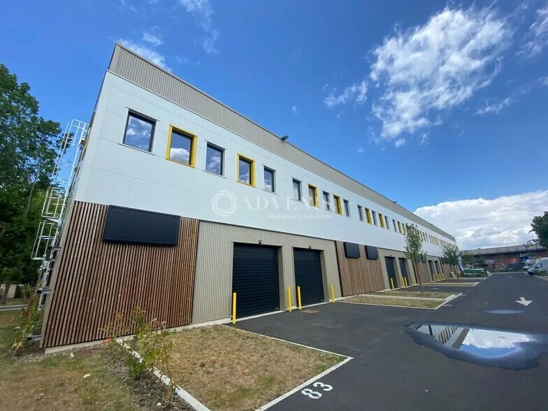Local d’activités dans Fresnes à louer - Photo de l’immeuble – Image 2 sur 11