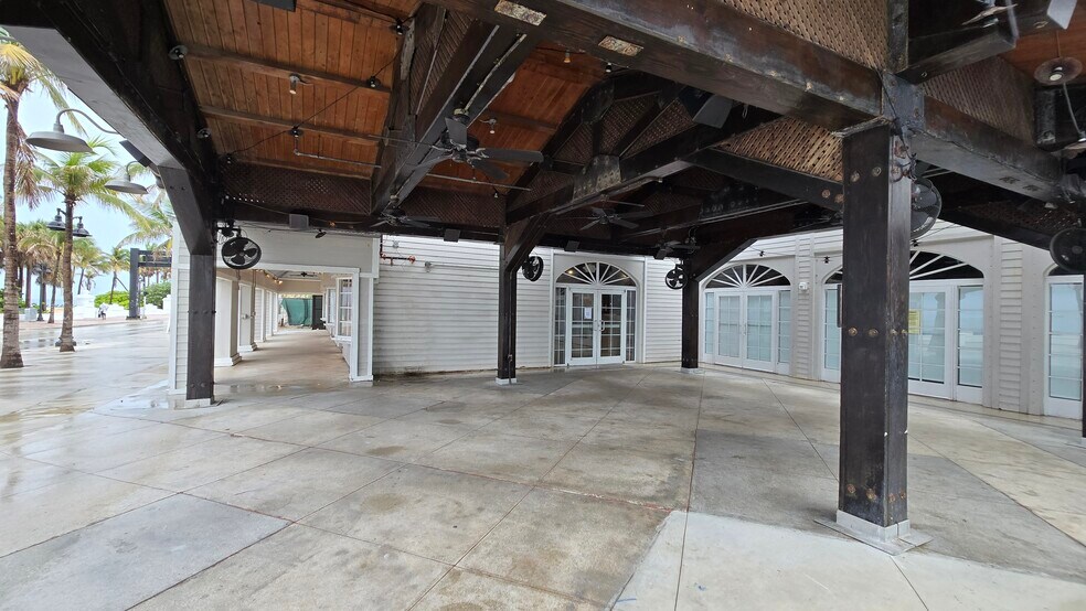 429 S Atlantic Blvd, Fort Lauderdale, FL à louer - Photo de l’immeuble – Image 3 sur 5