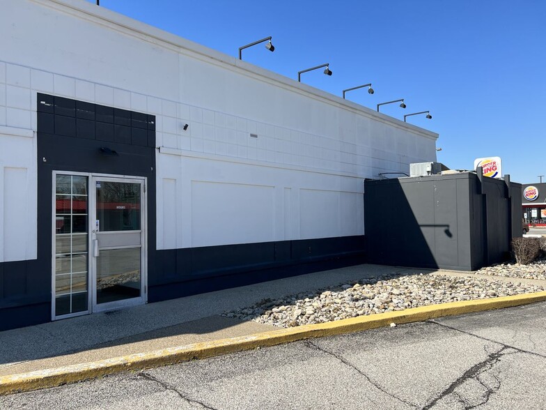 1426 E 10th St, Jeffersonville, IN à louer - Photo de l’immeuble – Image 3 sur 5
