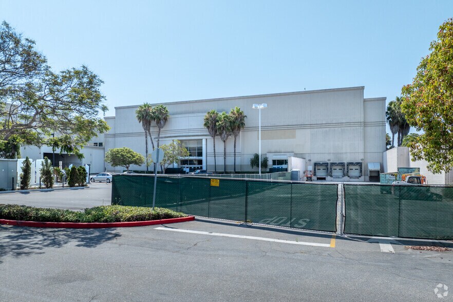 3295 E Main St, Ventura, CA à louer - Photo de l’immeuble – Image 2 sur 3