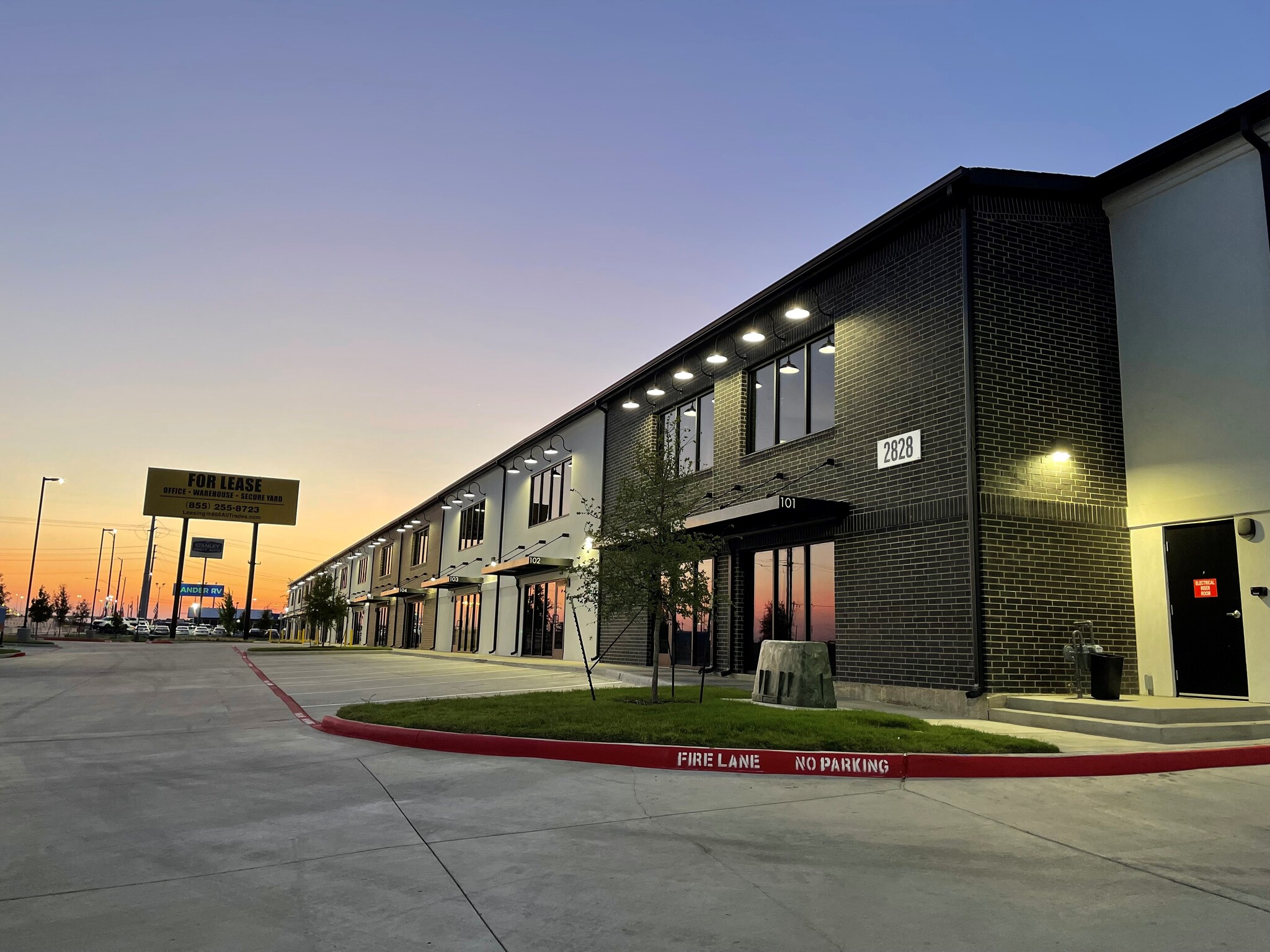 2828 Interstate 30, Mesquite, TX à louer Photo de l’immeuble– Image 1 sur 16