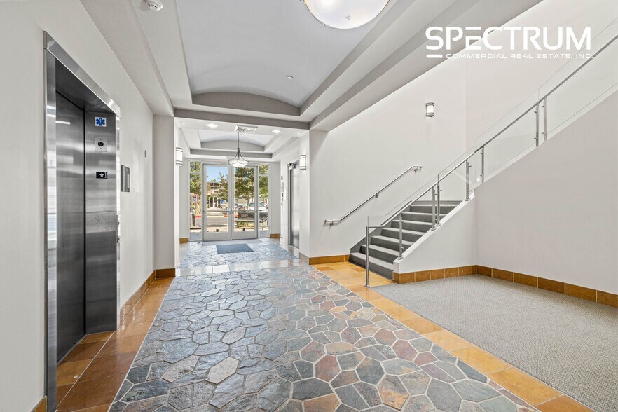 25106 Avenue Tibbitts, Valencia, CA à vendre - Photo de l’immeuble – Image 3 sur 26
