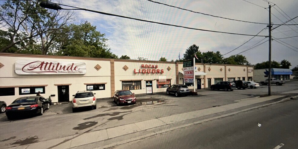 ROCKS PLAZA, portefeuille de 3 biens à vendre sur LoopNet.fr - Photo de l’immeuble – Image 2 sur 10