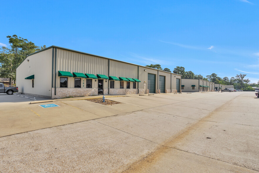 2418 N Frazier, Conroe, TX à louer - Photo de l’immeuble – Image 2 sur 30