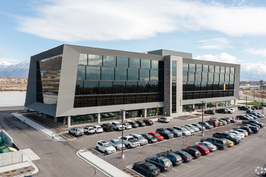 1800 W Ashton Blvd, Lehi, UT à louer - Photo de l’immeuble – Image 2 sur 8