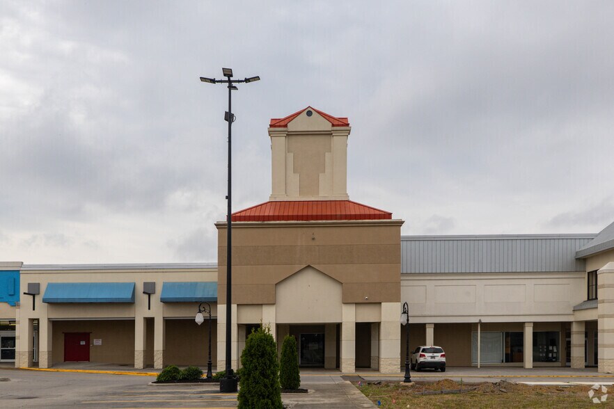 126-256 S Calderwood St, Alcoa, TN à louer - Photo principale – Image 1 sur 15