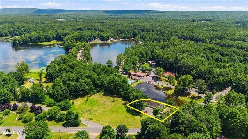 82 Heath Rd, Corinth, NY à vendre - Photo de l’immeuble – Image 2 sur 7