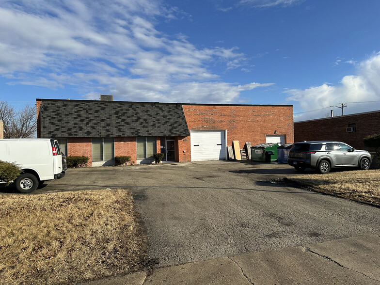 1440 Louis Ave, Elk Grove Village, IL à vendre - Photo de l’immeuble – Image 3 sur 7
