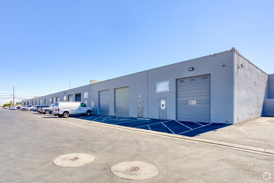 4305 E Sahara Ave, Las Vegas, NV à louer - Photo de l’immeuble – Image 3 sur 4
