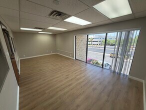 2225 E Flamingo Rd, Las Vegas, NV à louer Photo intérieure– Image 2 sur 13