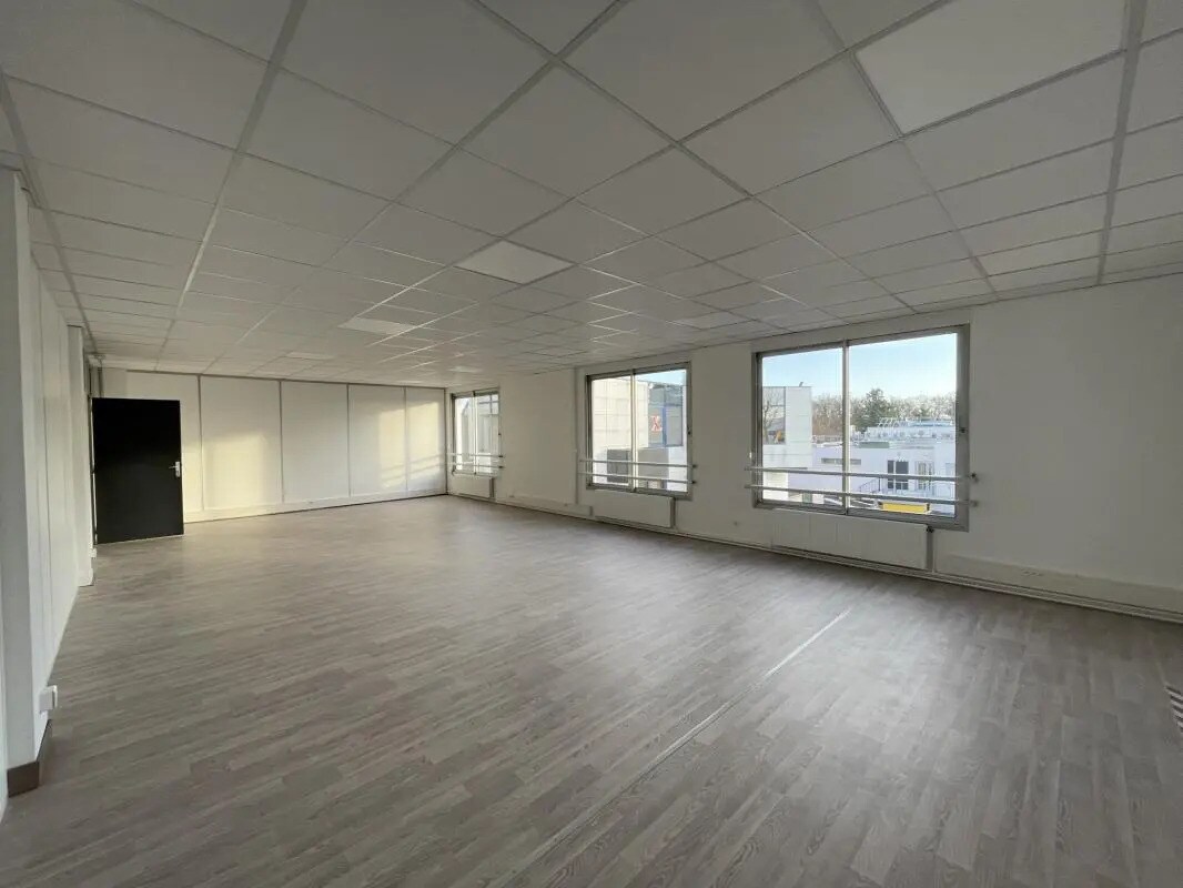 Bureau dans Évreux à louer Photo de l’immeuble– Image 1 sur 4