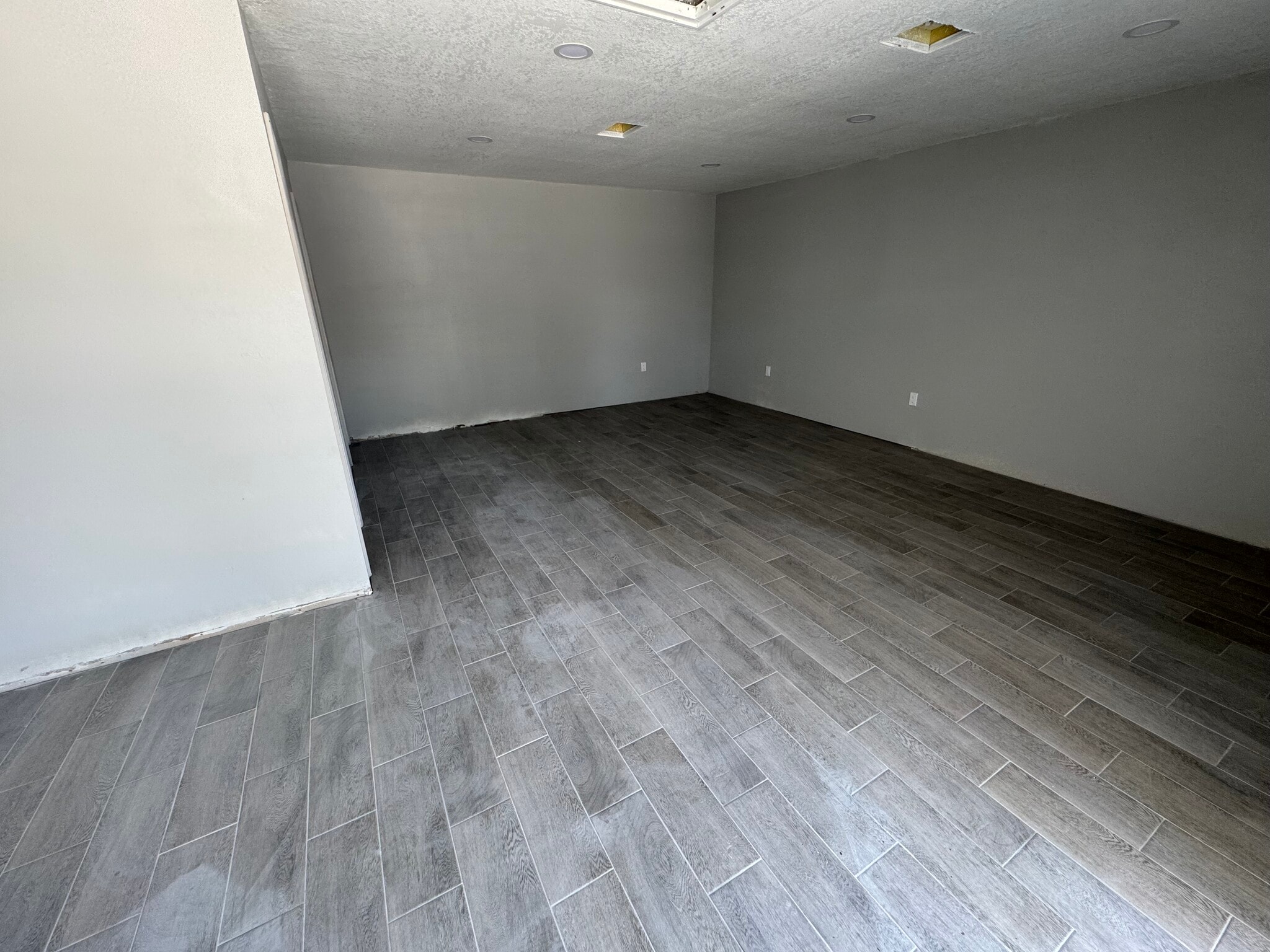 2103-2135 W Church St, Orlando, FL à louer Photo de l’immeuble– Image 1 sur 3