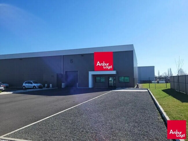 Plus de détails pour Local d'activités à louer