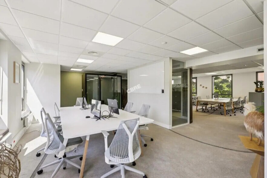 Bureau dans Rueil-Malmaison à vendre - Photo de l’immeuble – Image 2 sur 14