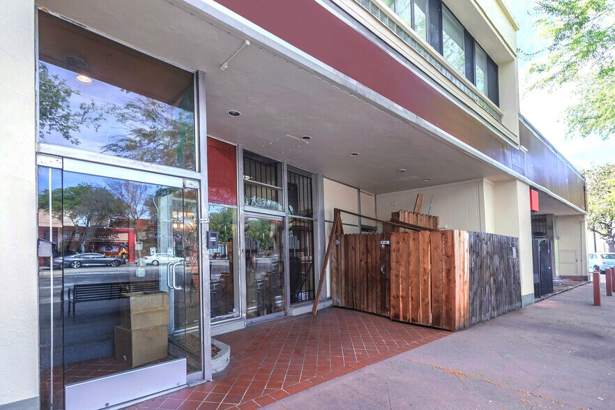 726 El Camino Real, Redwood City, CA à vendre - Photo de l’immeuble – Image 3 sur 14