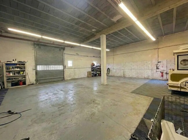 Plus de détails pour Local commercial à louer