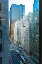 119-121 W 57th St, New York, NY à louer Photo intérieure– Image 2 sur 7