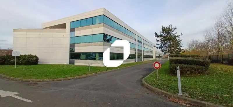 Bureau dans Aubergenville à louer - Photo de l’immeuble – Image 1 sur 7