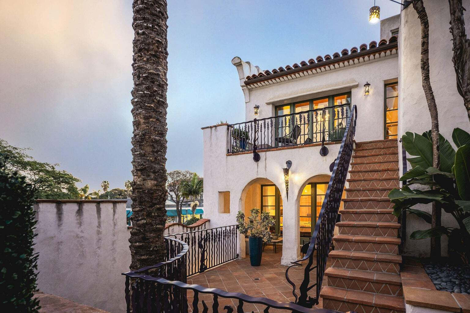 407 State St, Santa Barbara, CA à vendre Photo de l’immeuble– Image 1 sur 8