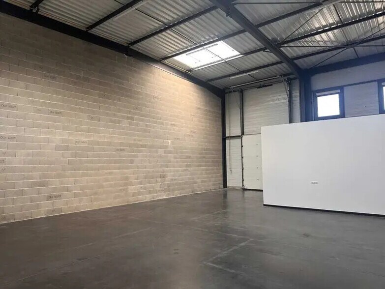 Local d'activités dans Meyzieu à vendre - Photo intérieure – Image 2 sur 5